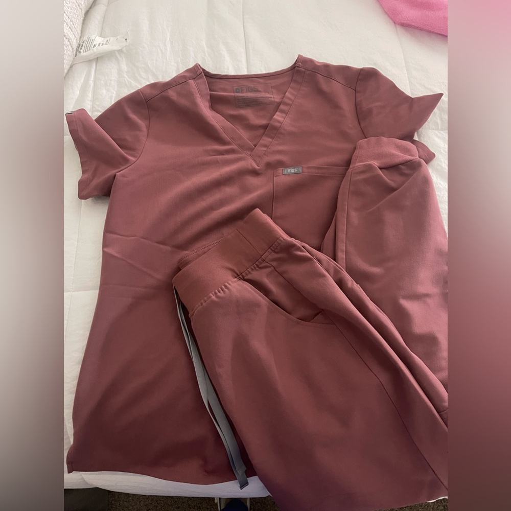 Figs Women's Scrub Set in Mauve